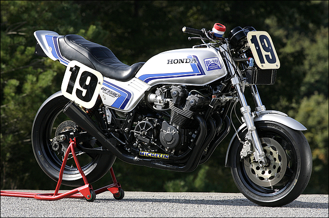 絶版フラッグシップの誘惑 ホンダ Cb750f Cb900f 1979 1984 特集記事 バイクブロス