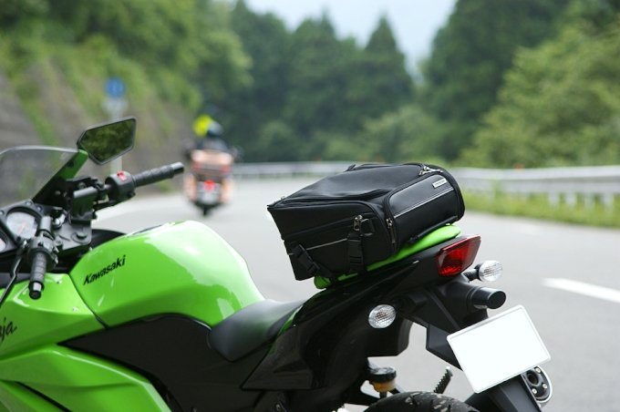 Rsタイチ スポーツシートバッグ 13 バイク用品インプレッション バイクブロス マガジンズ