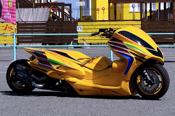 フォルツァのスタイルを一変させるハードスタイル プロが造るカスタム ビッグスクーターならバイクブロス