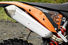 触媒を内蔵するサイレンサーはユーロⅢ対応。公道走行も可能だ。
