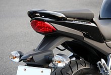 流行のテールアップスタイルを採用。シャープなデザインのテールランプにはLEDを採用している。