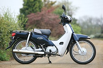 ホンダ スーパーカブ110（2012） 写真