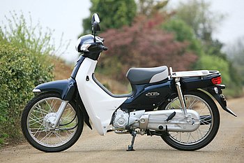 ホンダ スーパーカブ110（2012） 写真