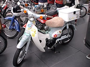 レディース賞を受賞したナミさんのリトルカブ。女子の心に響くラブリーがいっぱい！
