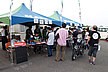 早朝から集まった参加者の方は、まずは受付を済ませます。ここでゼッケンや測定器を借ります。 早朝から集まった参加者の方は、まずは受付を済ませます。ここでゼッケンや測定器を借ります。