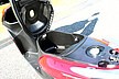 シート下収納はフルフェイスヘルメットも入る容量18リットル、燃料タンク容量は5.5リットルです。