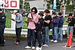 続々と来場者が集まり、10時の開場と同時に入場ゲートは満員に。