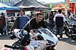 憧れの輸入車にまたがって、気分はすでにオーナーです。