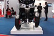 2つのホイールをバンク可能とした操舵・サスペンションシステムは独自のメカニカル機能を採用しています。 2つのホイールをバンク可能とした操舵・サスペンションシステムは独自のメカニカル機能を採用しています。