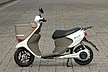 シート高は695mm。そして装備重量はガソリン車よりも２キロ軽い72キロ。女性にも扱いやすい軽さです。