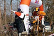 スタート地点は時間と共に霜が解けて水分を含んだ粘土質の盛り土がつるつるに・・・皆さん苦労していました。 スタート地点は時間と共に霜が解けて水分を含んだ粘土質の盛り土がつるつるに・・・皆さん苦労していました。