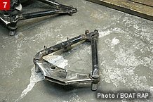 完成時のクオリティに直結する箇所だけに、フレームとの接合部は抜かりなく仕上げる。
