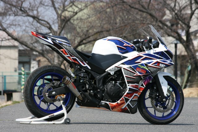 3月日 22日にインテックス大阪にて行われる大阪モーターサイクルショーにyzf R25フルラッピング仕様展示します 才谷屋ファクトリー バイクブロス