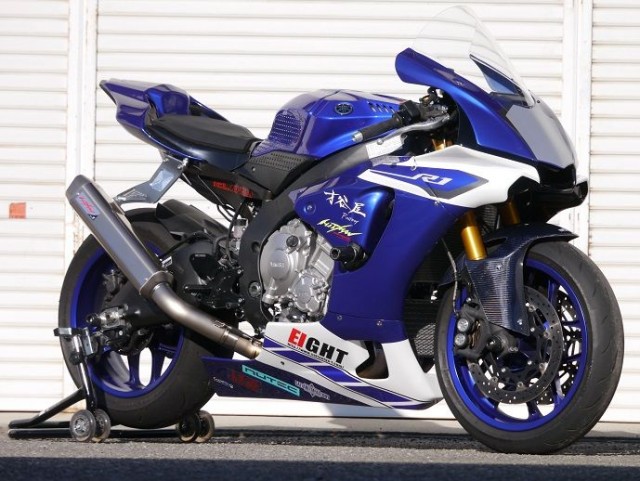 15YZF-R1/レースカウル装着車、YZF-R25「R1-type」、'15S1000RR/ストリートカウル装着車バイクワールドりんくうシークル店に展示しています☆  才谷屋ファクトリー バイクブロス