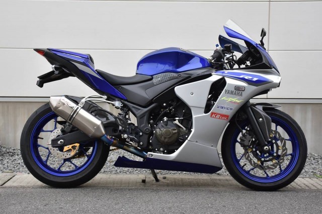 YZF-R25「R1-type」タンクカバー 装着画像 - 才谷屋ファクトリー YZF-R25「R1-type」タンクカバー 装着画像 - 才谷屋ファクトリー
