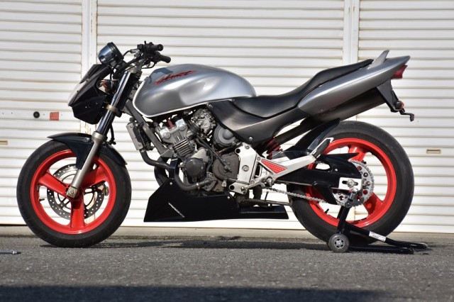 ホーネット２５０用フロントフェンダー、リアフェンダー、アンダーカウル、フィッティング - 才谷屋ファクトリー | バイクブロス