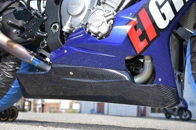 ブルーケブラー/カーボン綾織で15~YZF-R1 STDカウル用アンダーを製作し