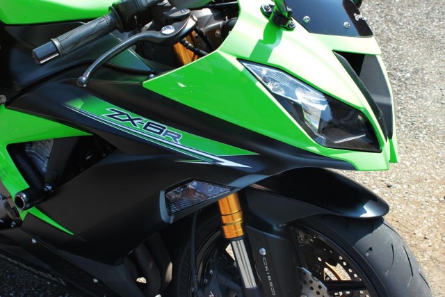 ZX-6R 2014年式のフロントウインカーレンズを交換してみました