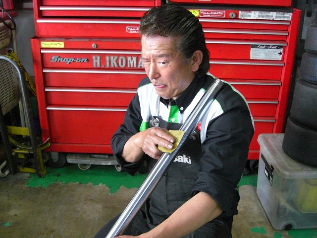 フロントフォークのオーバーホールのタイミングって？ カワサキ ...