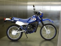 DT125R シュラウドデカール 左 在庫有 即納 ヤマハ 純正 新品 バイク 部品 廃盤 在庫有り 即納可 車検 Genuine DT200R:22162231