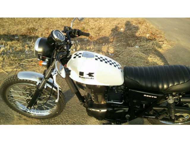 カワサキ250TRタンク白 Kawasaki ESTRELLA&250TR大全・4 250TR 2002-2013 | WEB Mr.BIKE