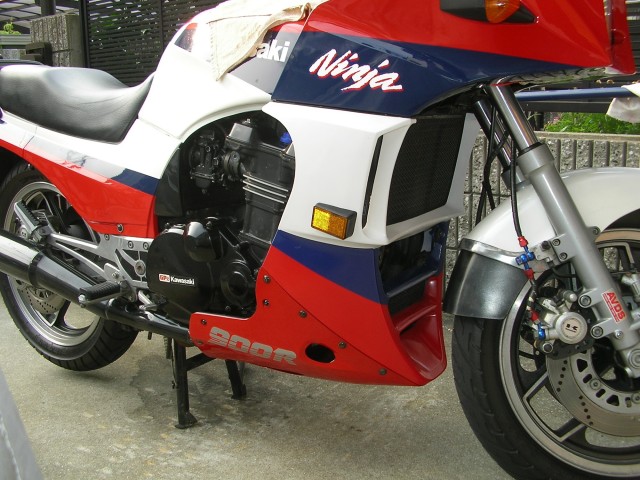 GPZ900R センターカウル-