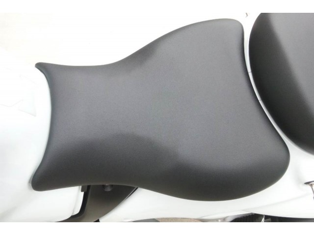 GSX1300R ハヤブサ　シート　アンコ抜き　ローダウンシート GSX1300R ハヤブサ シート アンコ抜き ローダウンシート ノー