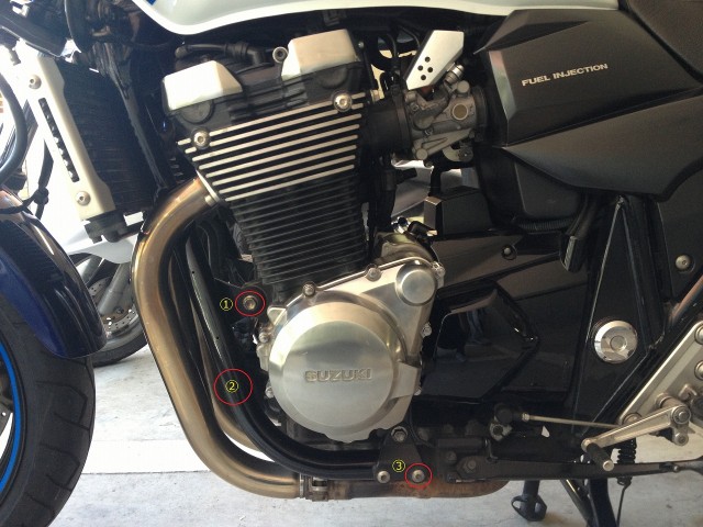美品 半艶塗装 gsx1400 SUZUKI純正？ エンジンガード（バイク