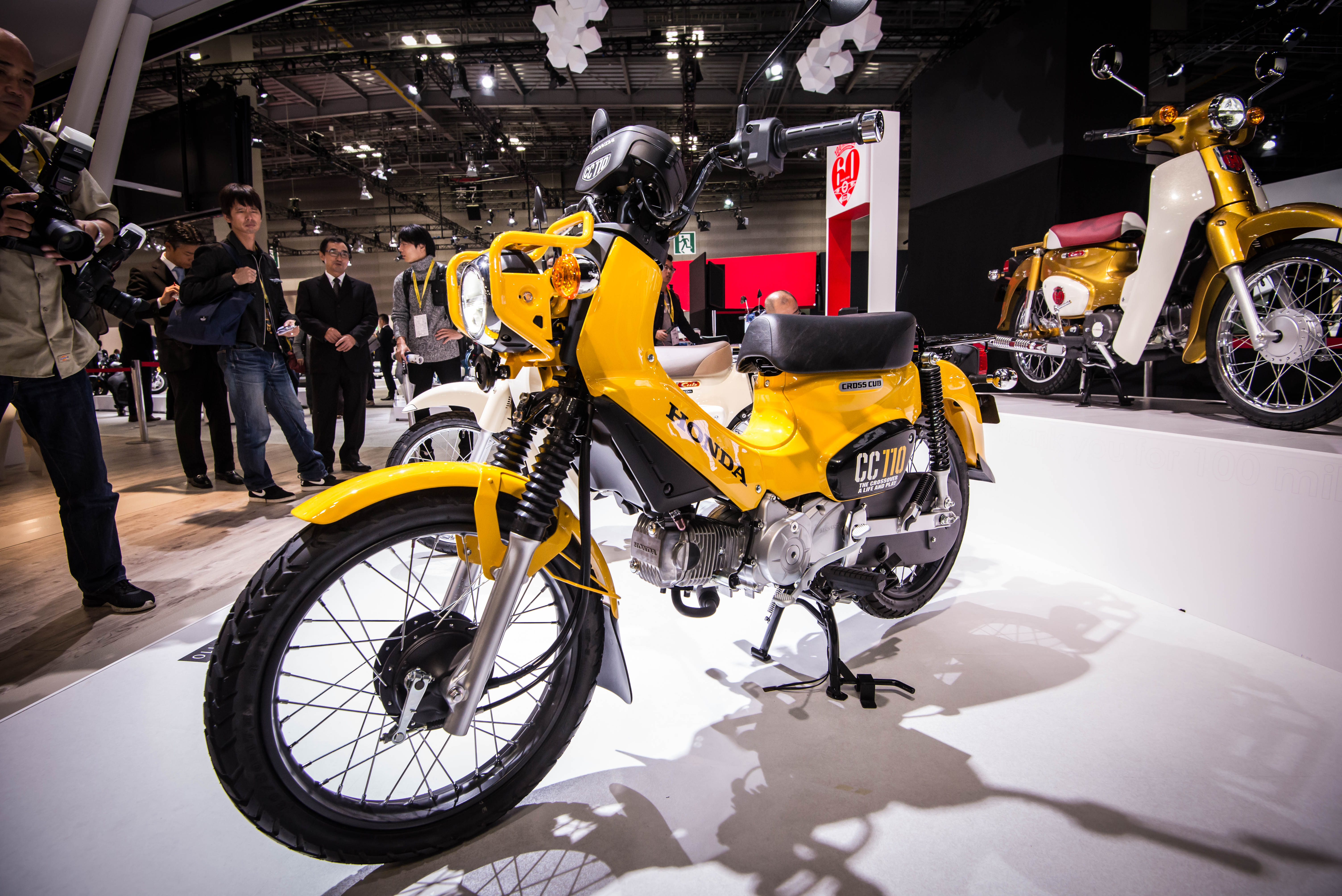 青山がカブ畑に 第16回 カフェカブミーティング In 青山 フォトtopics 原付 ミニバイクならバイクブロス 青山がカブ畑に 第16回 カフェカブミーティング In 青山 フォトtopics 原付 ミニバイクならバイクブロス