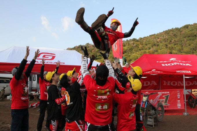 Trial 小川選手 前人未踏の７連覇達成 Elf エルフ バイクブロス