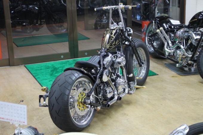 ゴールド満載のワイドリジットチョッパーがまもなく完成です 遠藤自動車サービス バイクブロス