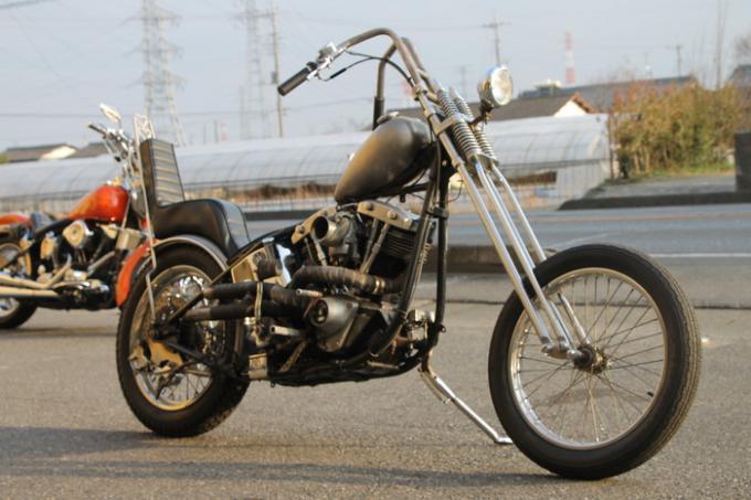 ロングチョッパーを乗りこなすガールズバイカー 遠藤自動車サービス バイクブロス ロングチョッパーを乗りこなすガールズバイカー 遠藤自動車サービス バイクブロス