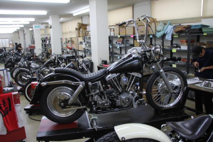 ハーレーらしさの残るｆｌストリップカスタム 遠藤自動車サービス バイクブロス