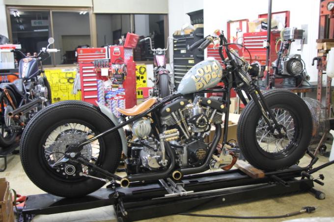 レタリングがカッコいい ボバーチョッパーなショベルヘッドが完成 遠藤自動車サービス バイクブロス レタリングがカッコいい ボバーチョッパーなショベルヘッドが完成 遠藤自動車サービス バイクブロス