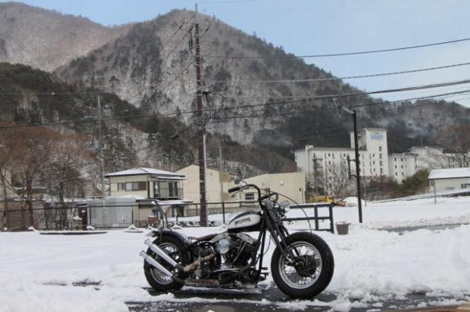 タンクキャップの位置を改造して少しでもガソリン容量を増やす 遠藤自動車サービス バイクブロス