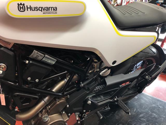 HUSQVARNA SVARTPILEN401 VITPILEN401 オプションパーツ取付写真 - KTM神戸/HUSQVARNA IMPALA | バイクブロス HUSQVARNA SVARTPILEN401 VITPILEN401 オプションパーツ取付写真 - KTM神戸/HUSQVARNA IMPALA | バイクブロス