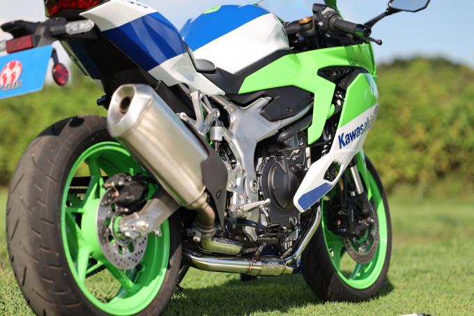 Kawasaki ZX-4RRのために 極めて特別なエキゾーストパイプ POWERBOX