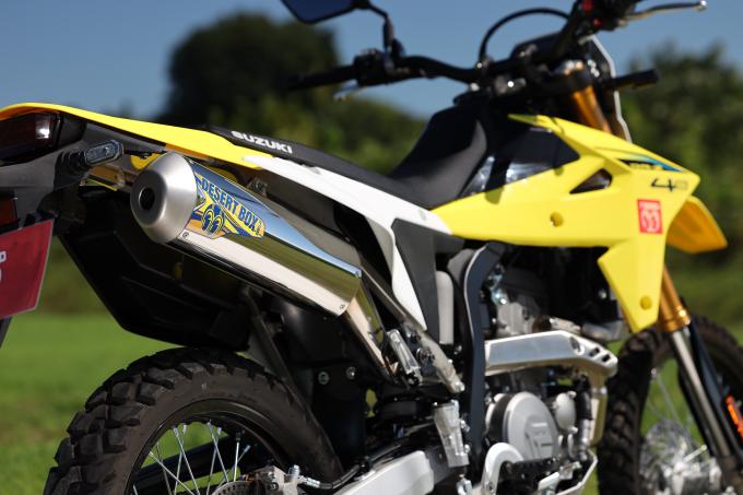 ���ޤ������ޤ�����SUZUKI DR-Z4S��POWERBOX�ѥ��פε����������� ������������ȤäƤ����Υ�����󥵡� �ޥե顼 DESERTBOX�����о�Ǥ���