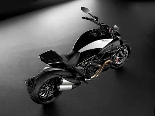 Diavel_Cromo