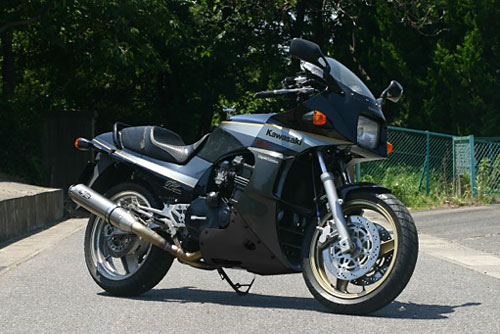 GPZ900R用 4-2-1チタンフルエキゾーストが復刻販売| バイク