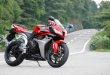 ホンダ CBR600RR – 公道でも扱いやすいよう進化