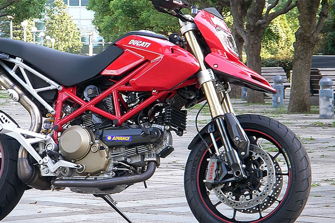 ドゥカティ Hypermotard 796 – 新フレーム+新設計エンジンで誕生 試乗 ...