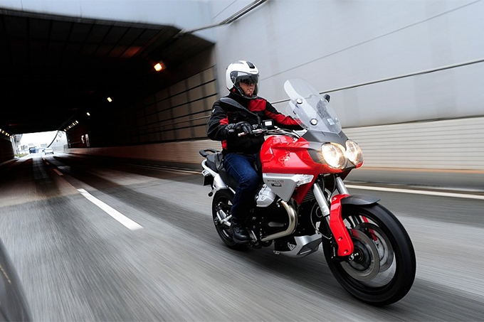 モトグッツィ ステルビオ 峠生まれのイタリアン マルチパーパス 試乗インプレ レビュー バイクブロス