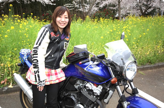 Yukari With ホンダ Cb400 Super Four 女性ライダーストリートスナップ バイクブロス Yukari With ホンダ Cb400 Super Four 女性ライダーストリートスナップ バイクブロス