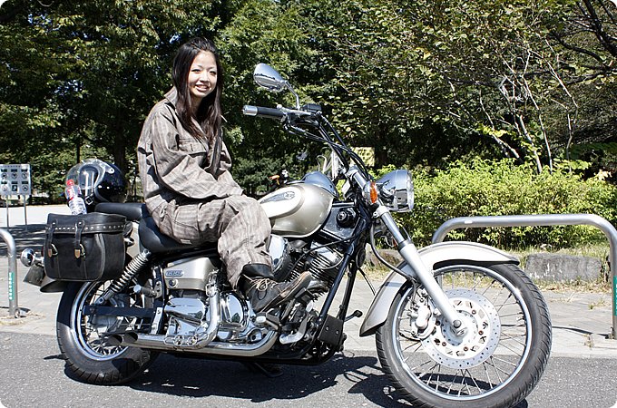 Yuriko With ヤマハ ドラッグスター250 アメリカンガールズ 最新のアメリカン クルーザーのバイク総合情報メディア バイクブロス マガジンズ