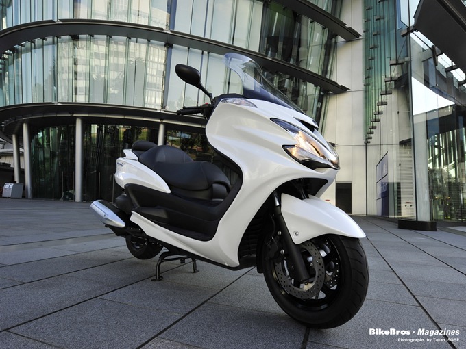 400ccの魅力をハードスタイルで表現したグランドマジェスティ プロが