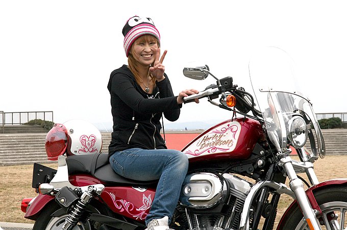 Maiko With ハーレーダビッドソン Xl8l 女性ライダーストリートスナップ 最新のアメリカン クルーザーのバイク総合情報メディア バイク ブロス マガジンズ