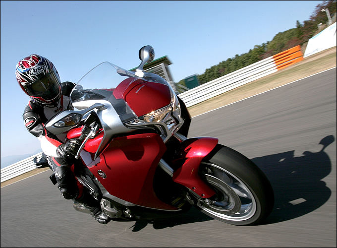 ロードライダーインプレッション ホンダ Vfr10f Vt1300cx 特集記事 バイクブロス ロードライダーインプレッション ホンダ Vfr10f Vt1300cx 特集記事 バイクブロス