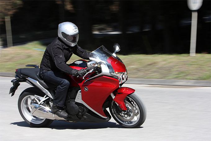 ホンダ Vfr10f ホンダ最高技術の象徴が凱旋 試乗インプレ レビュー バイクブロス ホンダ Vfr10f ホンダ最高技術の象徴が凱旋 試乗インプレ レビュー バイクブロス