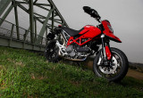 ドゥカティ Hypermotard 1100EVO – ニューエンジン搭載で進化を遂げた